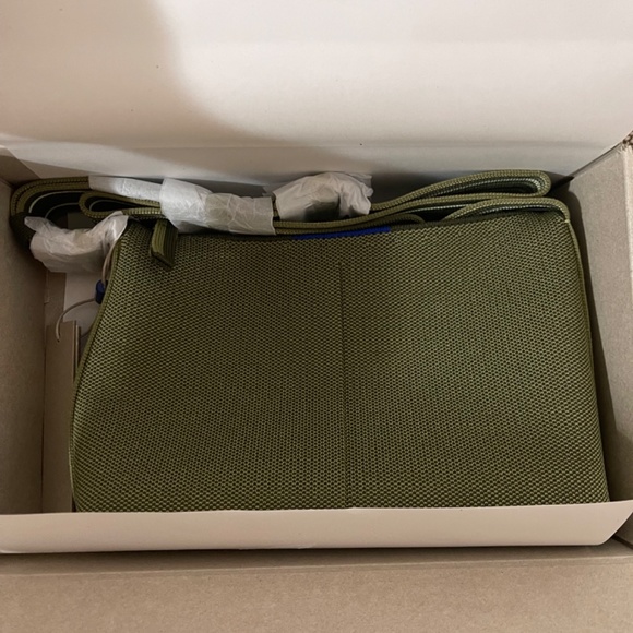 NEW IN BOX Rothys The Casual Crossbody Evergreen - Picture 2 of 6